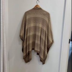 aritzia cape size xs perfect condition
